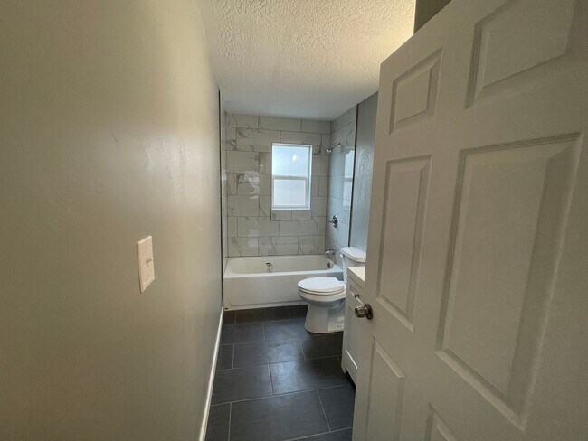 Building Photo - Charming 3 Bed/1 Bath Home!