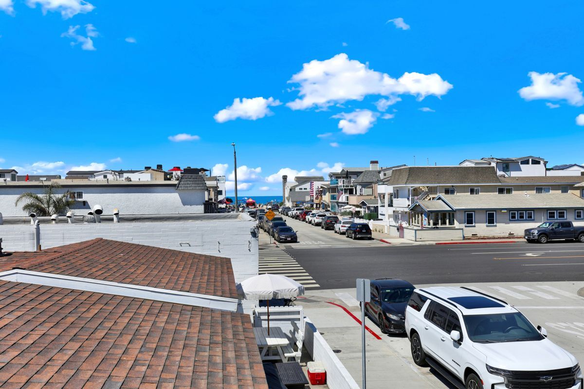 Building Photo - 206 30th St