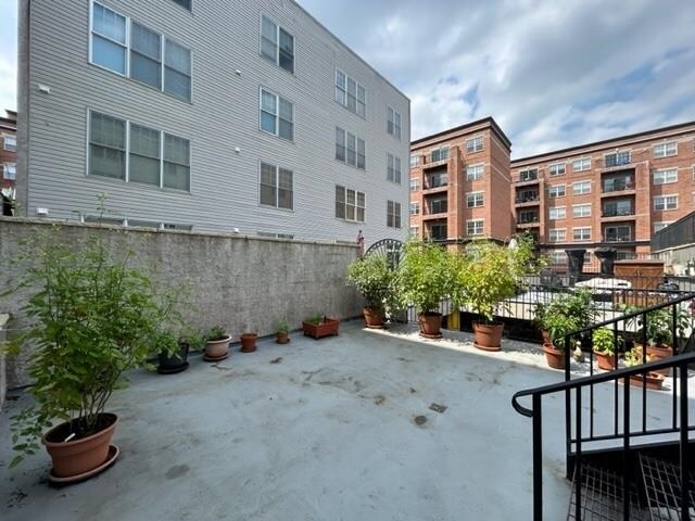 Building Photo - 1120 Clinton St