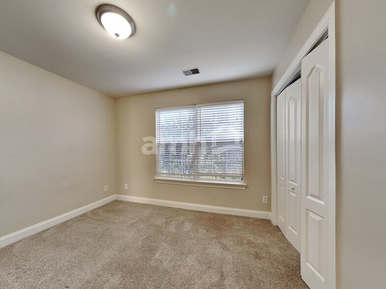 Building Photo - 415 Equinox Cir