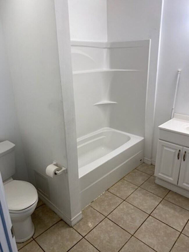 Building Photo - Available NOW! *PET FRIENDLY*