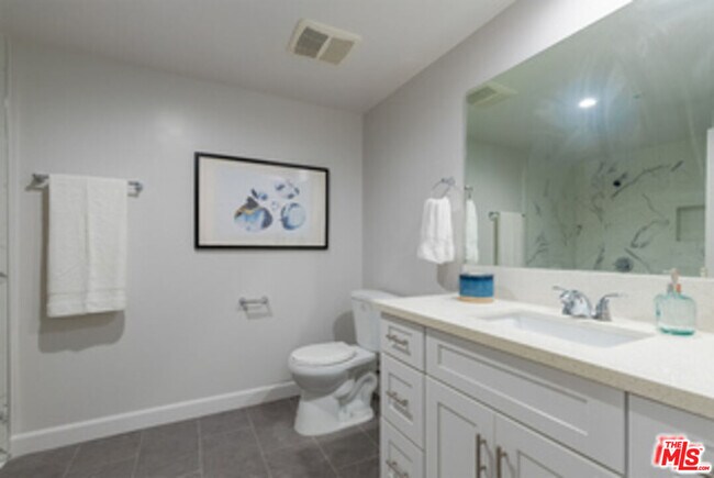 Building Photo - 850 S Gramercy Pl