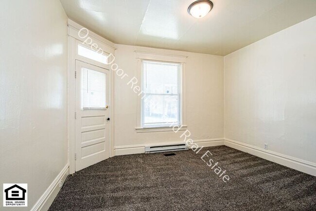 Building Photo - 608 Anderson Ave