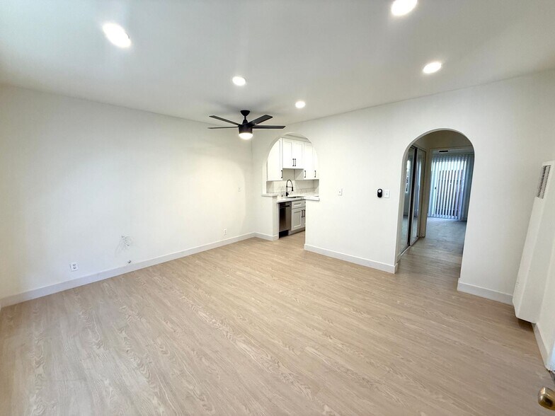 Building Photo - 3317 Keystone Av