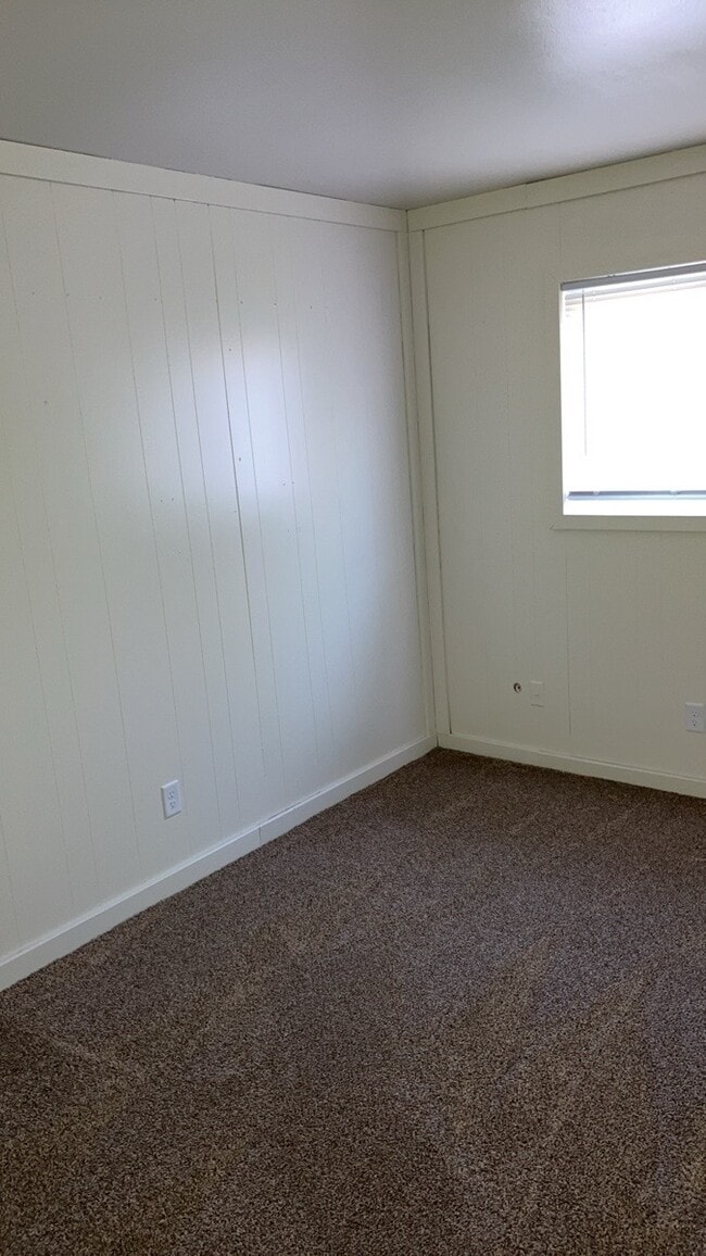 Building Photo - 970 W Alkaline Springs Rd