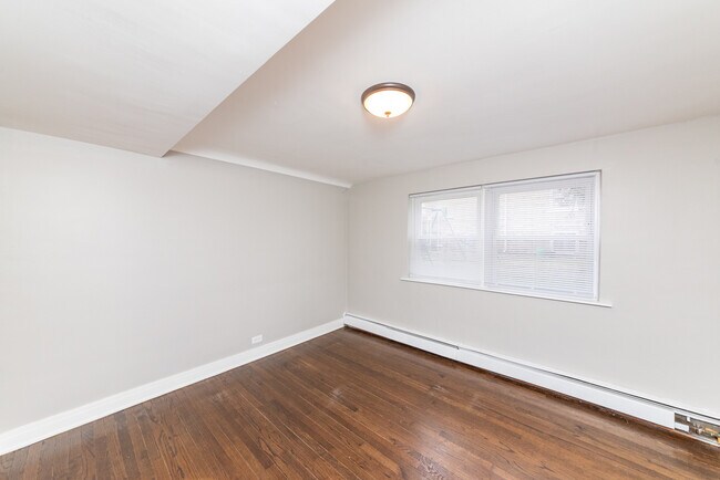 Building Photo - 3058 N Kostner Ave