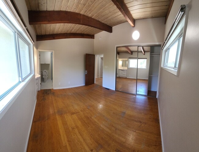 Building Photo - Large 5 Bedroom Home close to Poly Campus!!