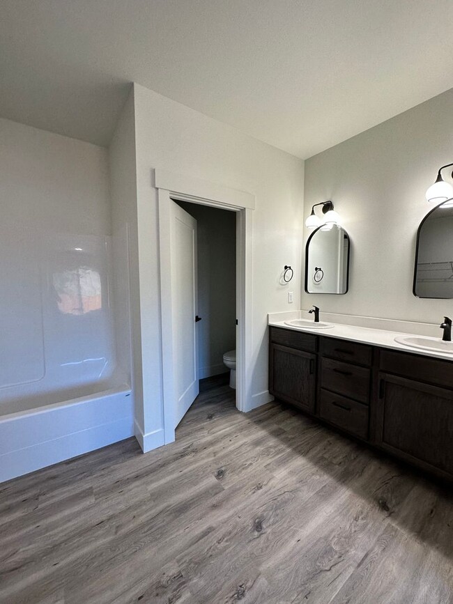 Building Photo - Gorgeous brand new build PET FRIENDLY house