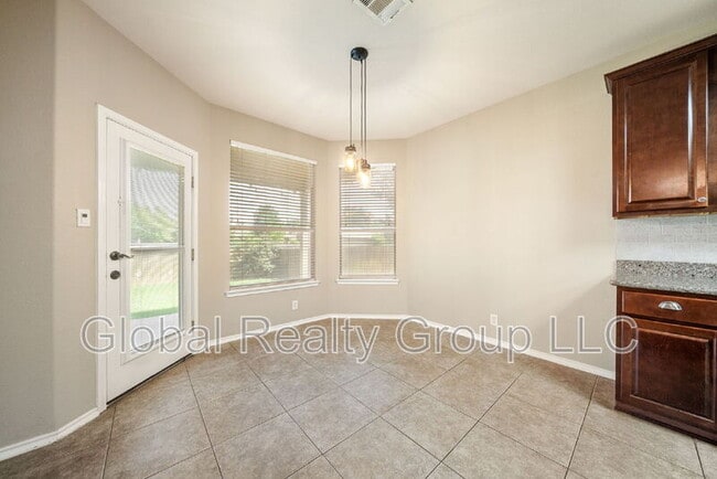 Building Photo - 2624 Cloverbrook Ln