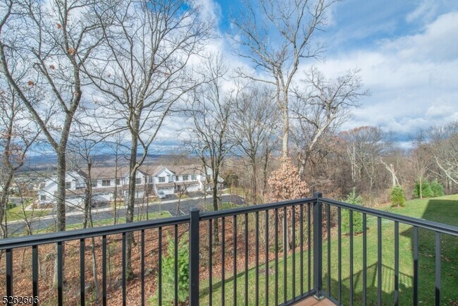 Building Photo - 5 White Aster Ct