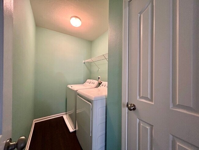 Building Photo - 3987 Tallowtree Ln