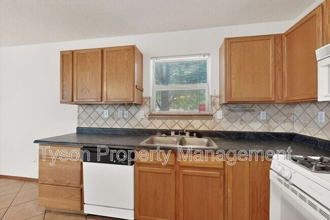 Building Photo - 1700 Violetas Rd NW