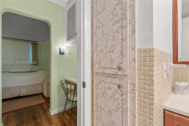 Building Photo - 2861 Leonard Dr