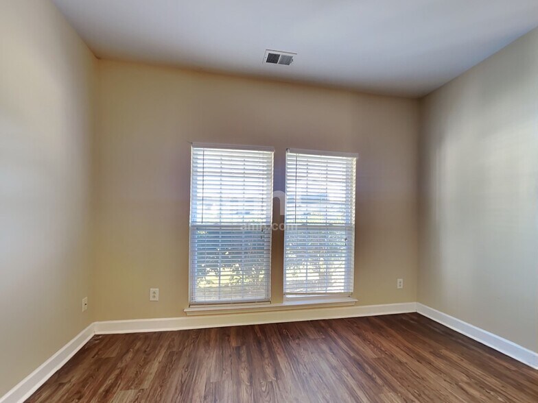 Building Photo - 4007 Braemar Ct