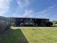 Building Photo - 2700 Sunny Ln