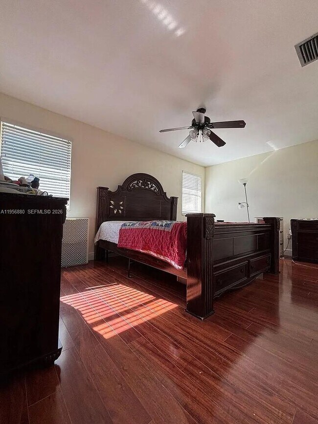 Building Photo - 232 Lakeside Cir