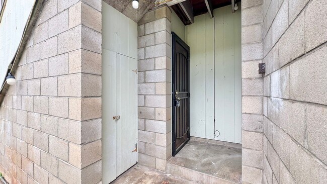 Building Photo - 3007 Lanikaula St