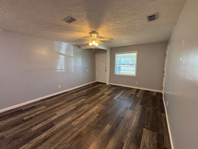 Building Photo - 4123 W 22nd St