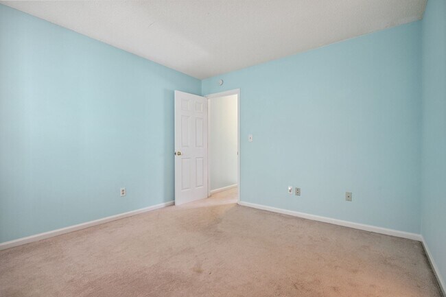 Building Photo - 128 Shady Spring Pl