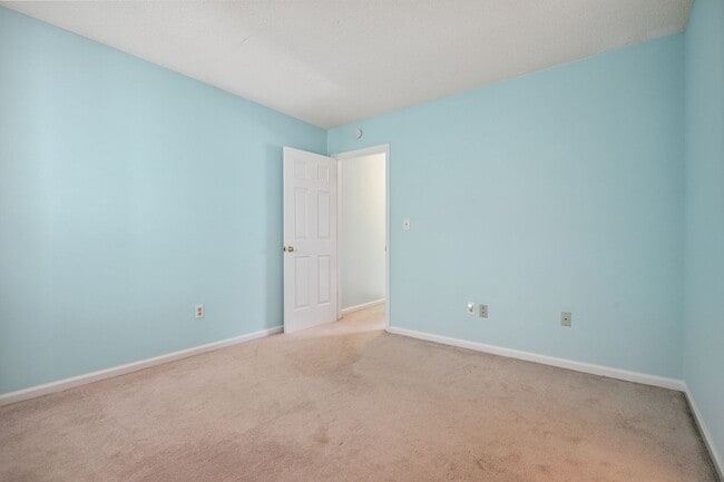Building Photo - Wonderful in Woodcroft!  Coming Mid August!  Close to nature, UNC and Duke!
