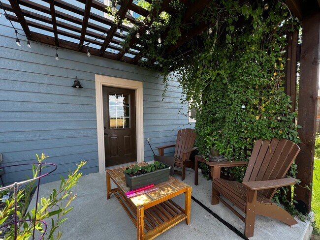 Building Photo - Beautiful 5 Bed House in North Fort Collins!