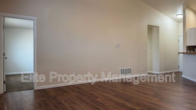 Building Photo - 983 S Palomar Dr