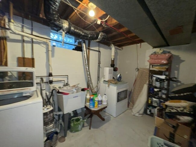 Building Photo - 15 Meadow Dr
