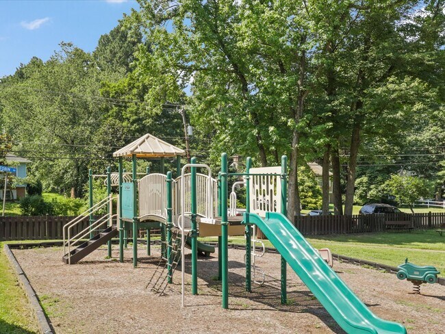 Building Photo - 8403 Thompson Rd