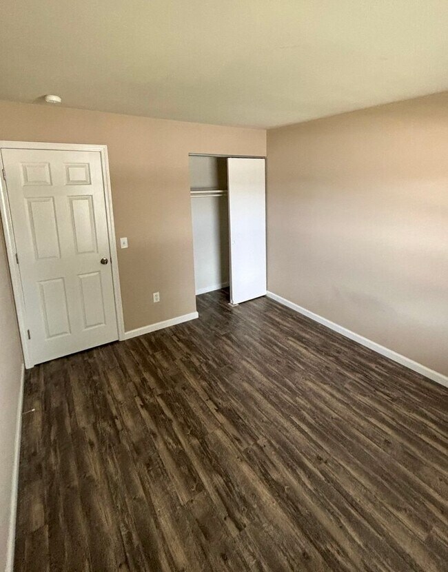 Building Photo - 100 Arlington Way