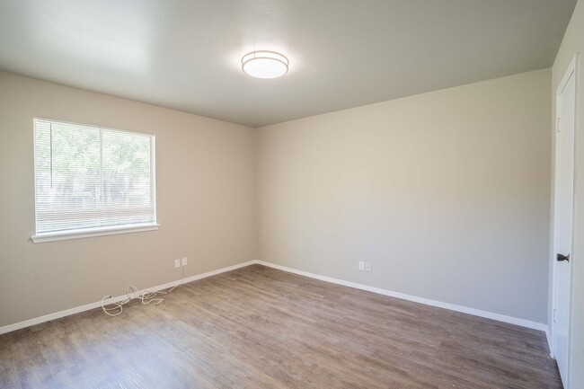 Building Photo - 2 Bed / 2 Bath Condo in Central Tulsa!