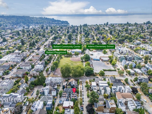 Building Photo - Luxury 2 Bed | 2 Bath Ballard Townhome with Private Rooftop Deck