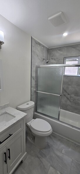 Full Bathroom - 153 Vernon Valley Rd