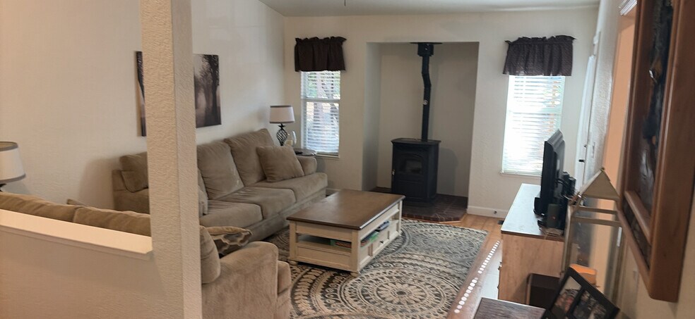 Building Photo - 5564 Sierra Springs Dr