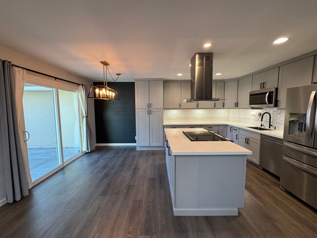 Building Photo - Beautiful Modern 3BD/2BA Home with AC & Pr...