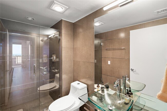 Building Photo - 1581 Brickell Ave