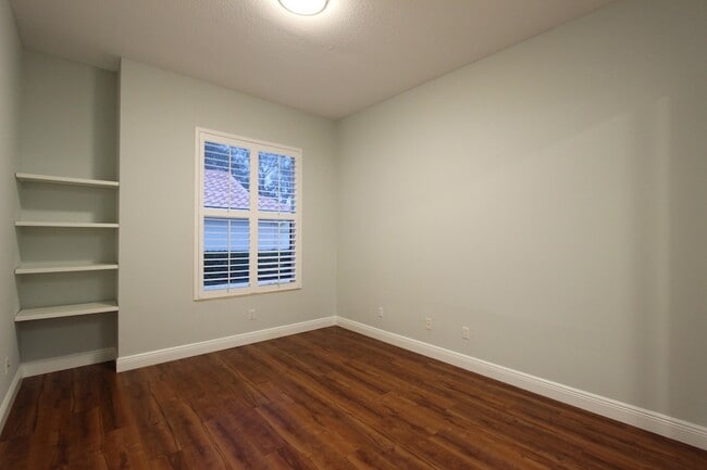 Building Photo - 117 Hampton Cir