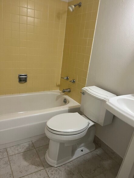 upstairs bathroom - 6424 E Bates Ave