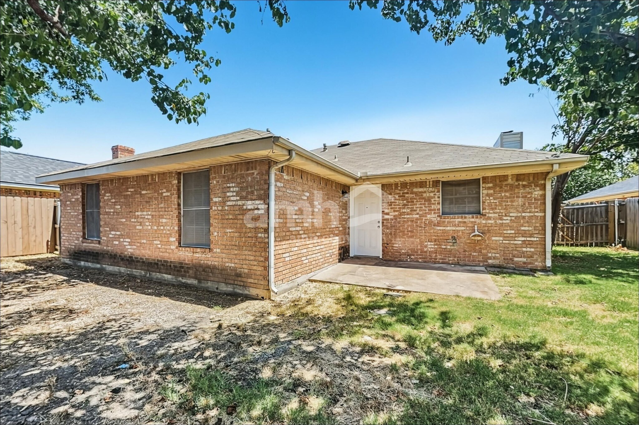 Building Photo - 105 S Winding Oaks Dr