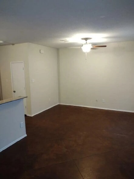 Building Photo - 2343 Aldergate Dr