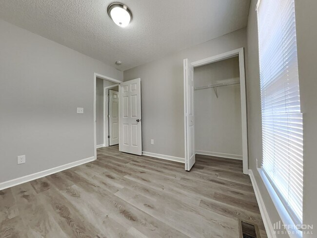 Building Photo - 795 Piney Ct