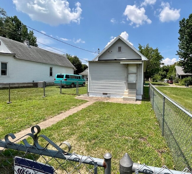 Building Photo - One Bedroom in Madison IL