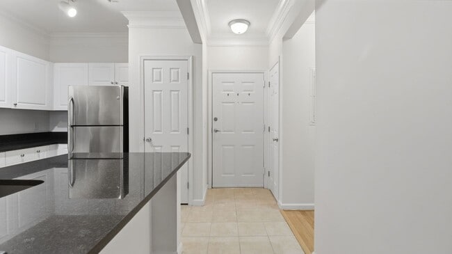Building Photo - RENOVATED 1 BEDROOM 1 BATH CONDO IN THE COLONNADE IN KENTLANDS