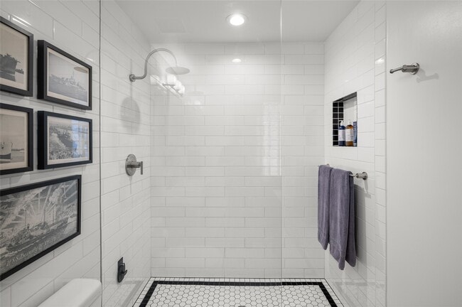 Building Photo - 204 Travis St