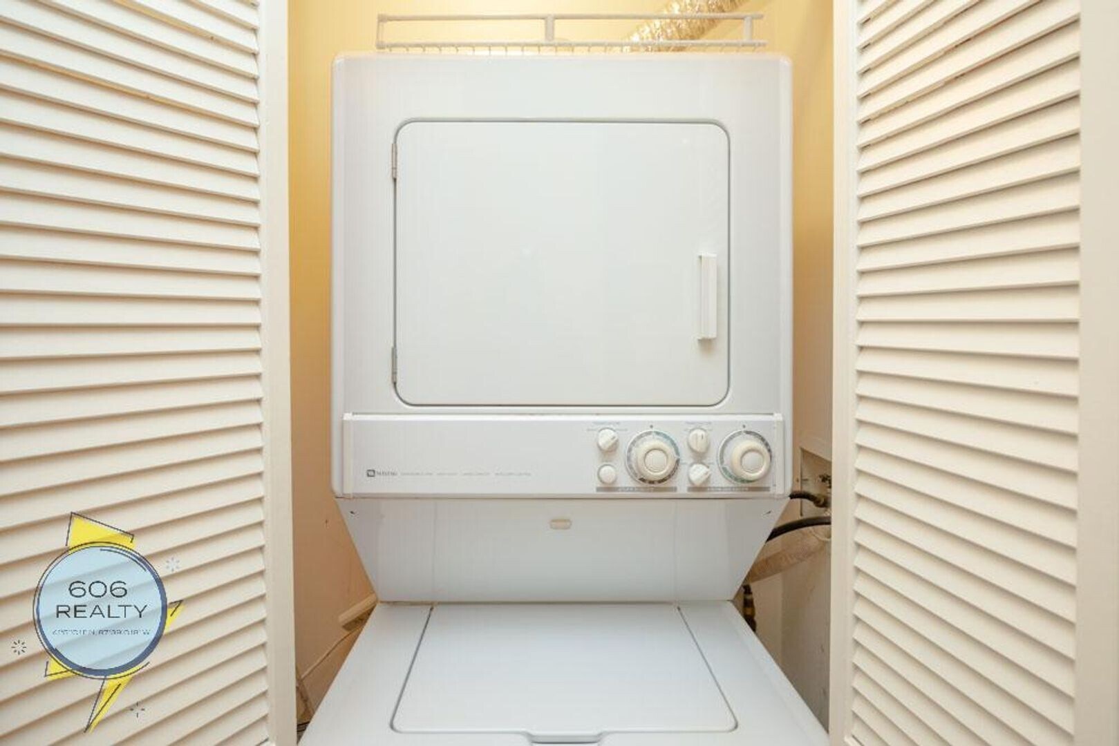 Building Photo - 3347 N Clark St