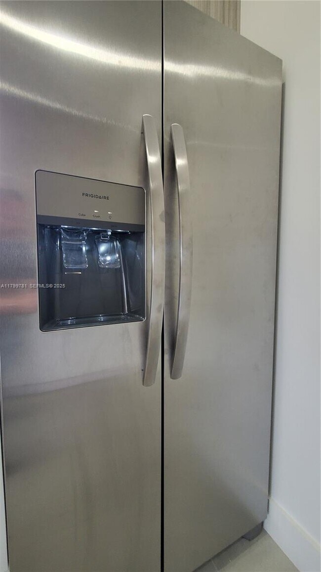 Building Photo - 6201 SW 22nd St