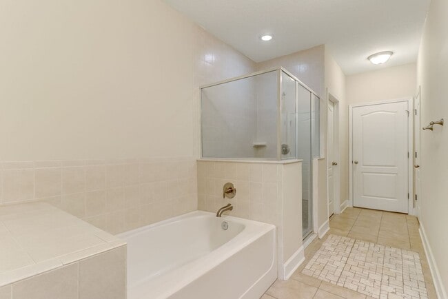 Building Photo - Beautiful 3BR/2BA Condo in Gated Stoney Cr...