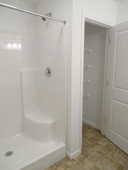 Building Photo - 434 Masonic Dr