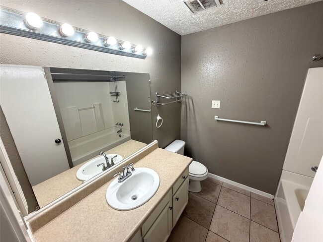Building Photo - 2503 Ironclad Dr