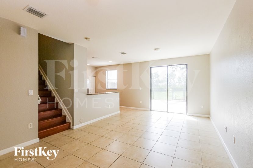 Building Photo - 457 SE 37th Pl