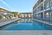 Building Photo - Vintage Pads